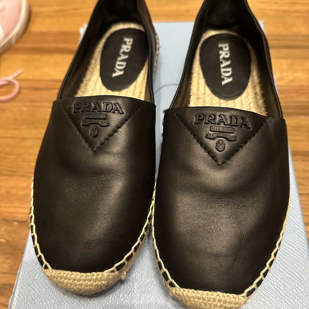 Prada Elegant Black Leather Shoes
